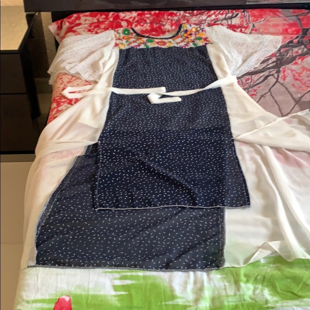 Dress - Picture 7 of 7